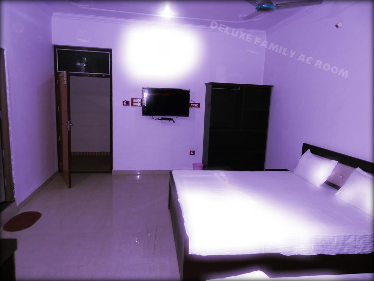 The Royal Hotel Chhatarpur Exterior photo