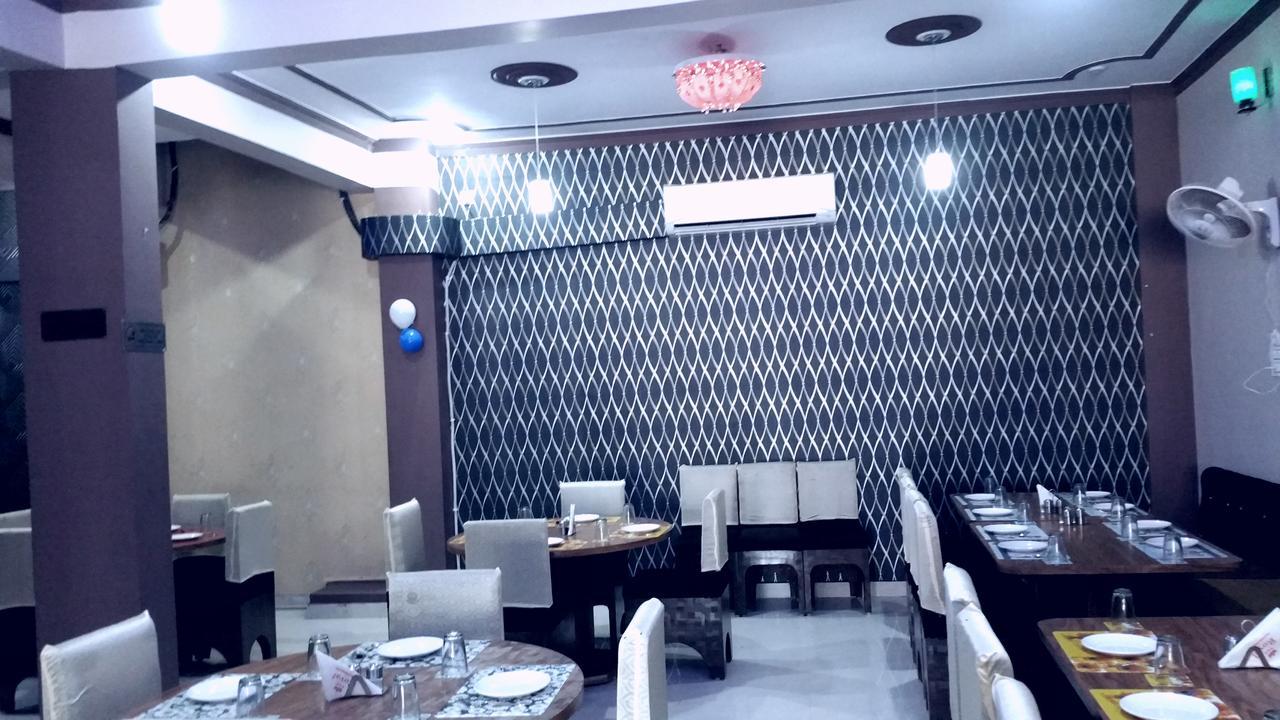The Royal Hotel Chhatarpur Exterior photo