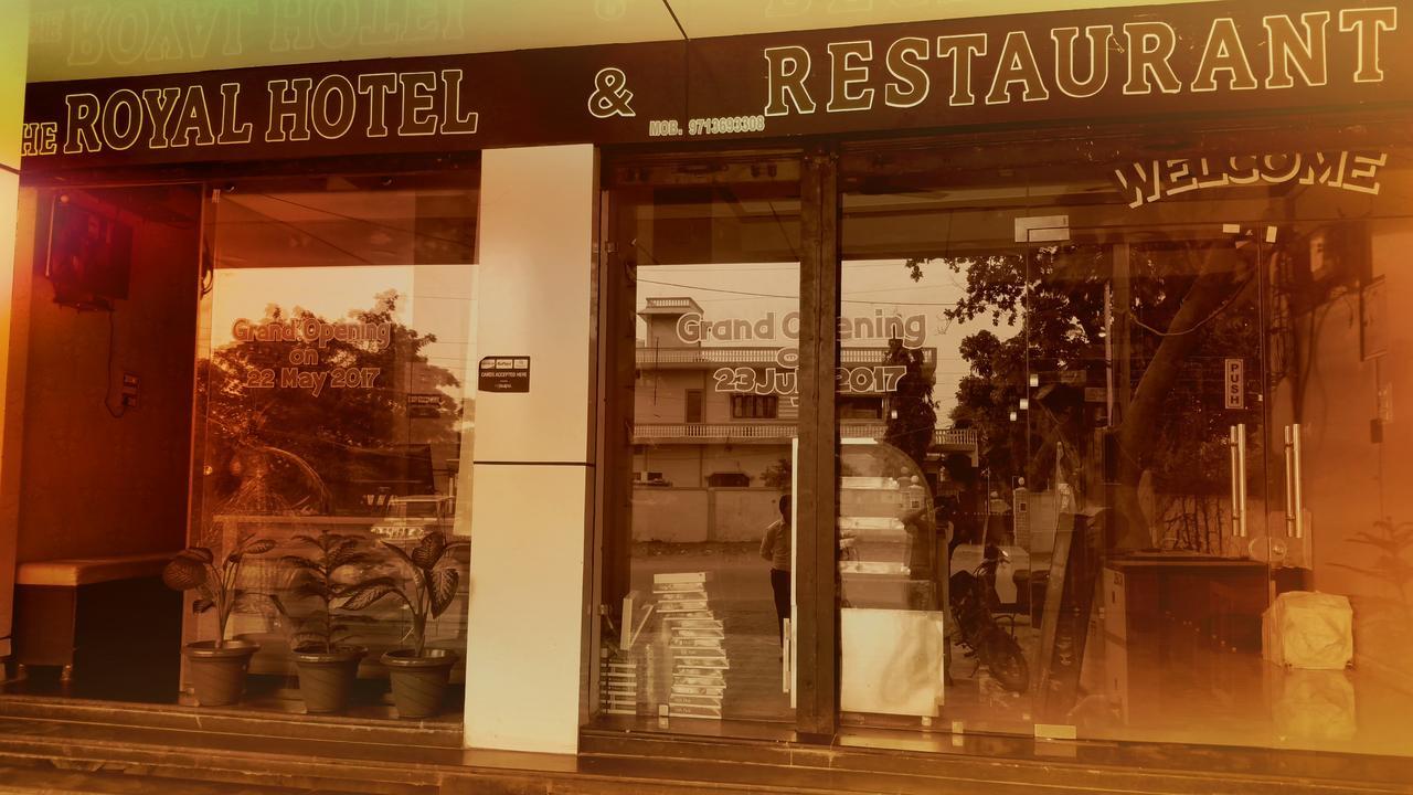 The Royal Hotel Chhatarpur Exterior photo